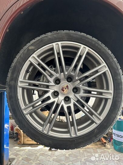 Nokian Tyres Hakka Black 2 SUV 295/35 R21 35W