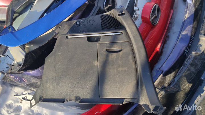 Обшивка багажника задняя правая Mazda Demio DY3W