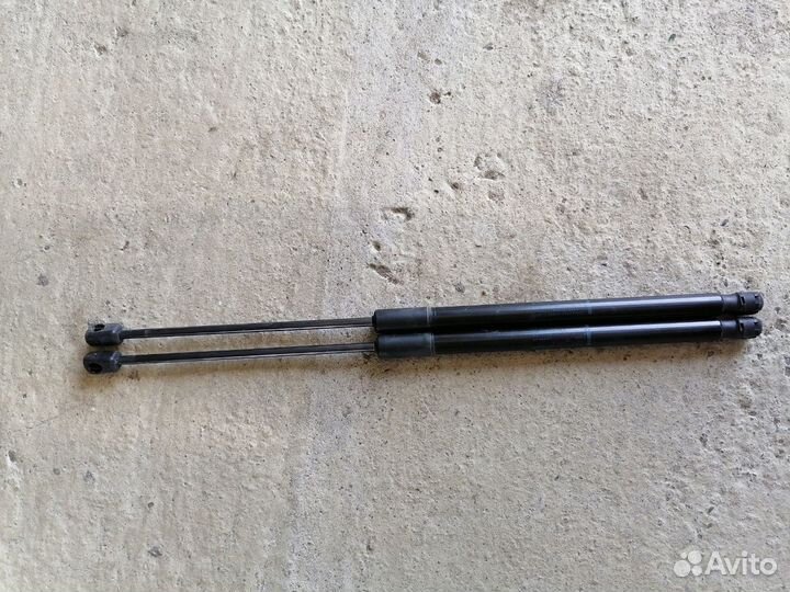 Амортизатор багажника задний Audi A1 8X 1.4 caxd