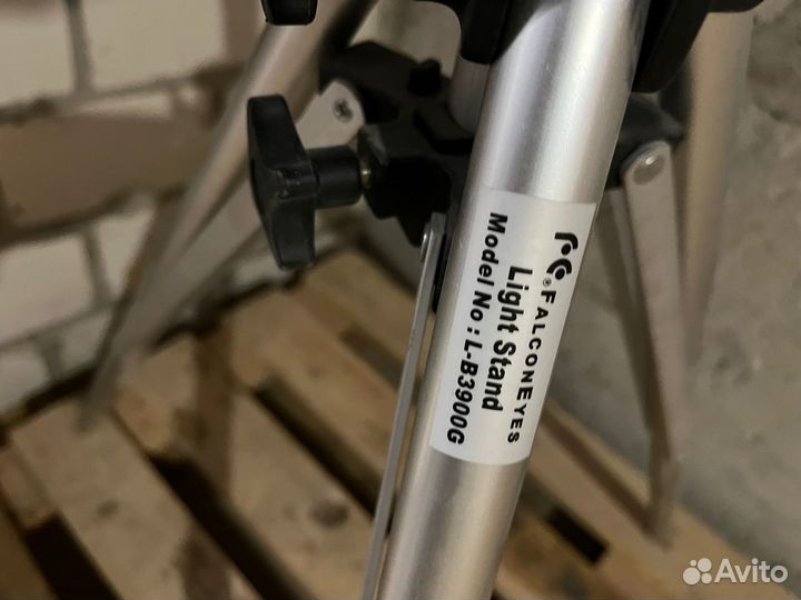 Стойку-тренога для фото Falcon Eyes L-B3900G