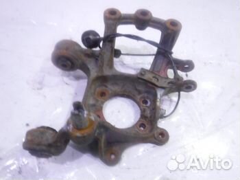 Кулак задний правый Мазда