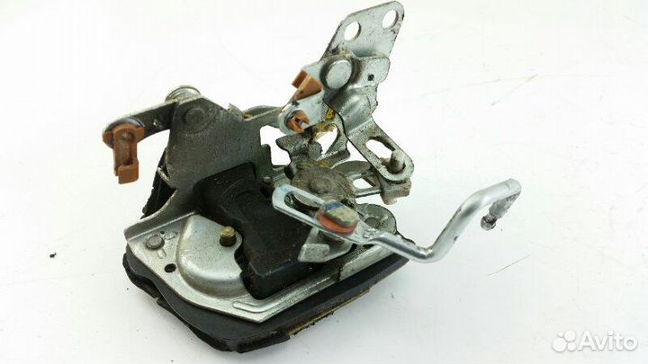 Замок двери задний правый Toyota Corolla AE100