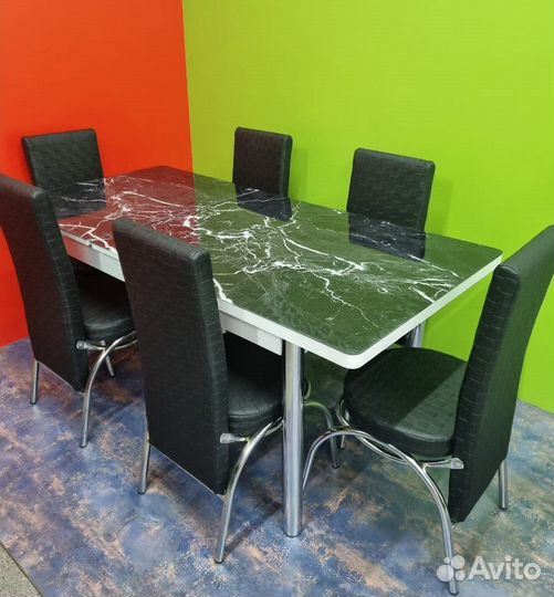 Раскладной стол и стулья
