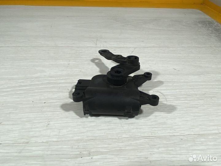 Мотор заслонки отопителя печки VW Touran