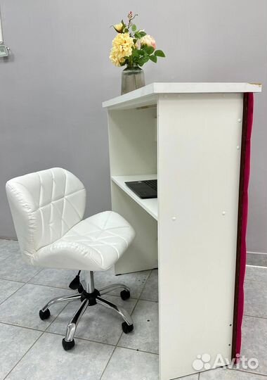 Кассовая стойка ресепшн