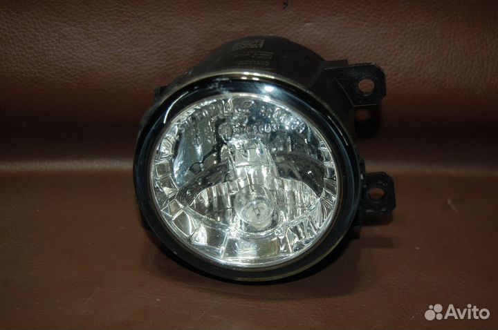 Фара противотуманная правая - Mitsubishi Pajero
