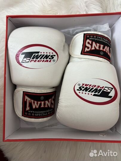 Боксерские перчатки twins 8 oz