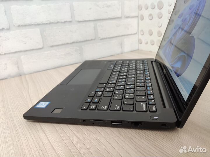 IPS Сенсорный / Core i5 7300U / SSD 250g / Ram 8gb