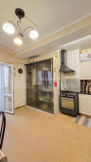 2-к. квартира, 63 м², 1/9 эт.