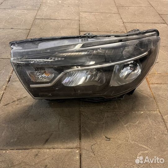 Передние фары на vesta