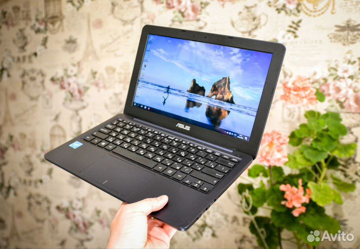 Новый шустрый стильный нетбук \ ультрабук Asus SSD