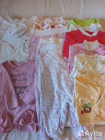 Кофточки, ползунки, шапочки детские