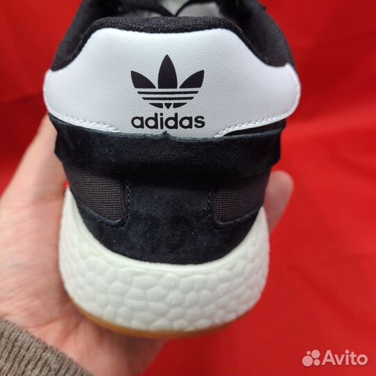 Кроссовки Adidas iniki