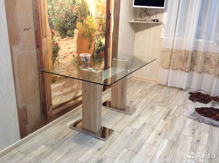 Кухонный стол стеклянный