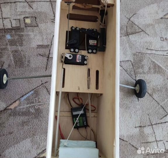 Радиоуправляемый самолет-тренер без двс