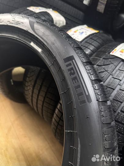 Pirelli P Zero Winter 285/35 R21 и 255/40 R21