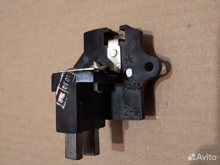 Регулятор напряжения