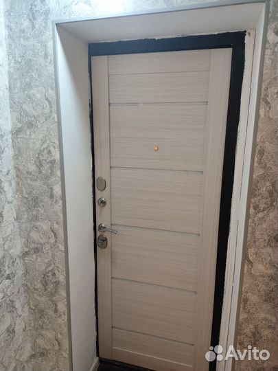 Установим дверь входную