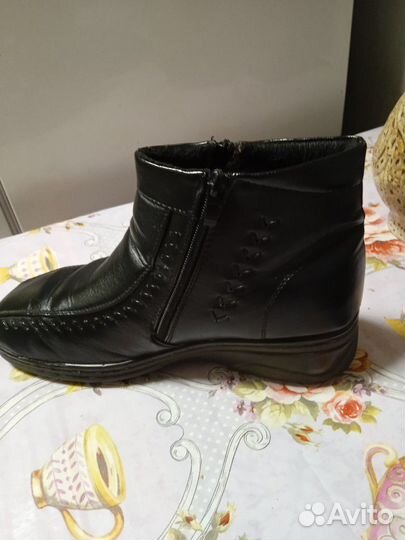 Демисезонные женские ботинки на двух молниях