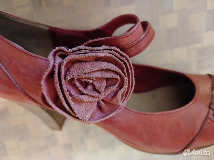 Туфли натуральная кожа Marco Tozzi 38 с розой, изя