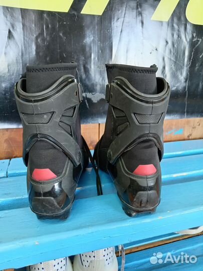 Ботинки лыжные