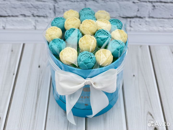 Шоколадные пионы в шляпной коробке