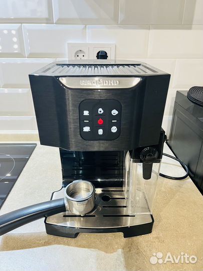 Продам кофемашину redmond