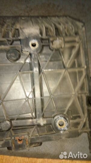 Площадка под аккумулятор Рено Меган 2 с 2003-2009