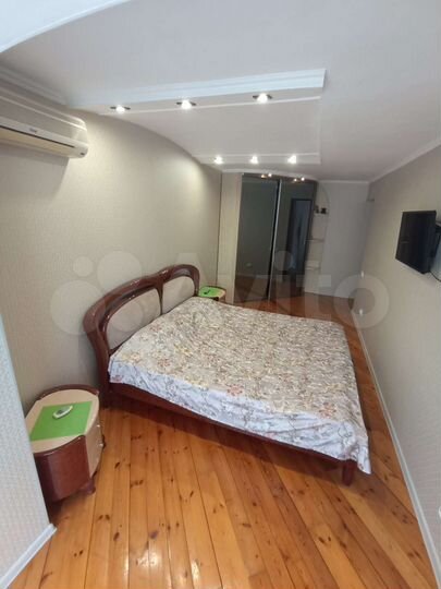 2-к. квартира, 65 м², 3/6 эт.