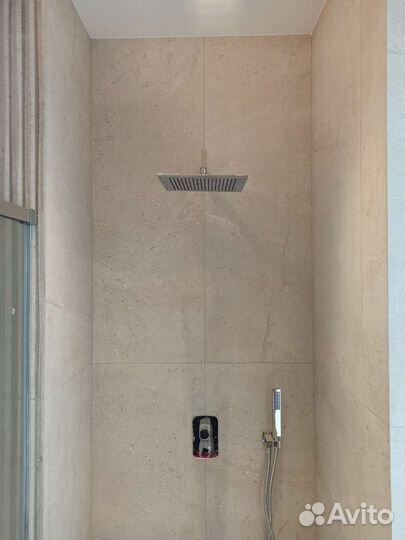 Укладка крупноформатной плитки. Ремонт ванной