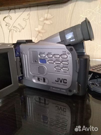 Цифровая видеокамера JVC
