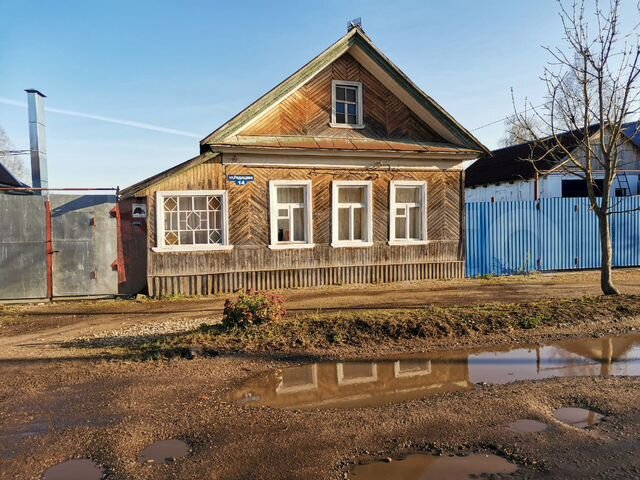 Дом в торжке тверская область. Торжок ул Радищева. Радищева 2 Торжок. Торжок город улица Радищева. Торжок домики.