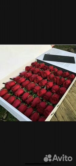 Живые цветы.Есть система доставки