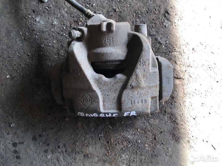 Renault fluence Суппорт