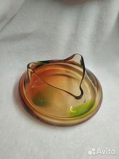 Конфетницы, пепельницы,вазы цветное стекло. Винтаж