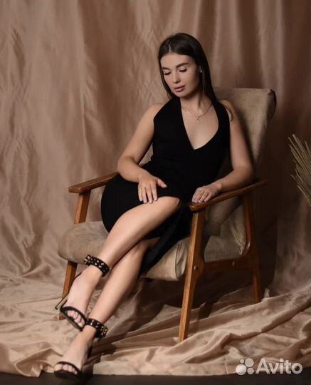 Платье с открытой спиной с цепочкой новое