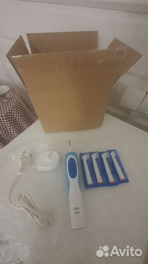 Новая электрическая зубная щетка Braun Oral-B