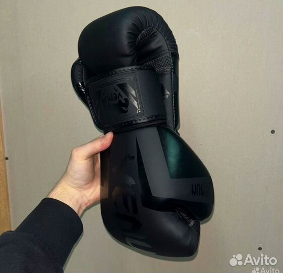 Боксерские перчатки 14 oz venum