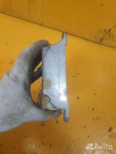 Блок управления аэрбегами airbag toyota corolla nz