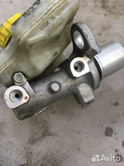 Главный тормозной цилиндр Volkswagen Phaeton(1976)