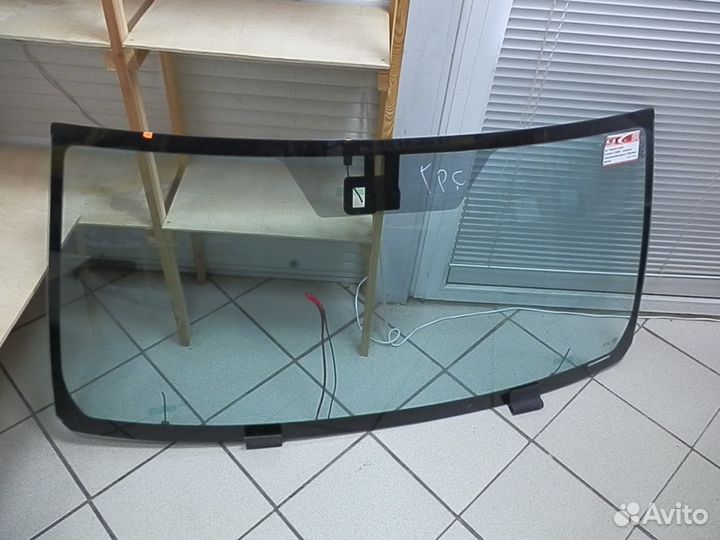 Стекло лобовое (ветровое) Toyota Land Cruiser 200