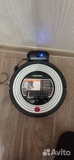 Робот пылесос Redmond RV-R300
