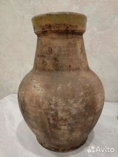 Глиняный кувшин старинный