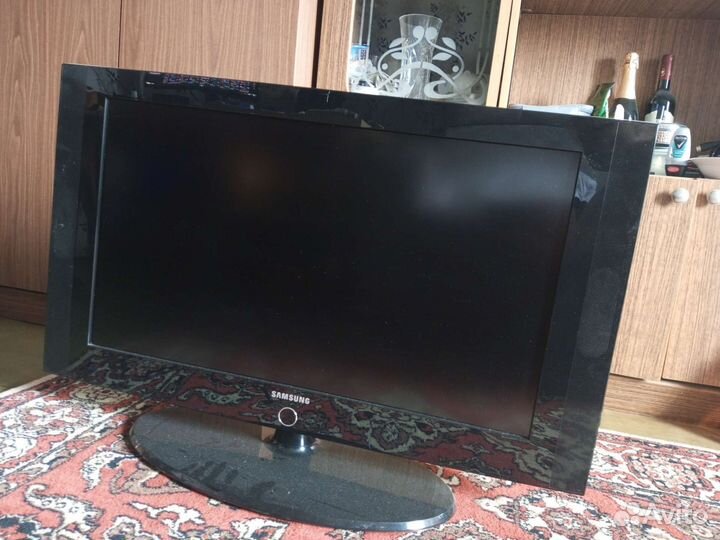 Телевизор ЖК samsung бу. Диагональ 32d