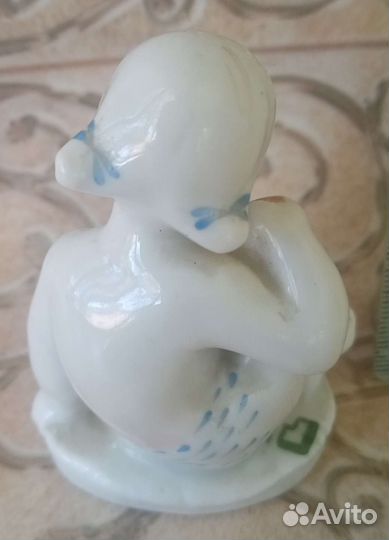 Фарфоровая статуэтка Девочка с апельсином лфз