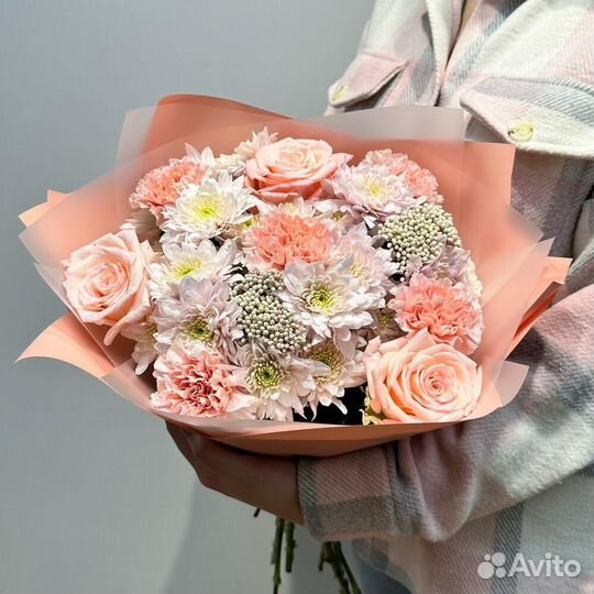 Букет персиковые диантусы, розы, хризантема и озот