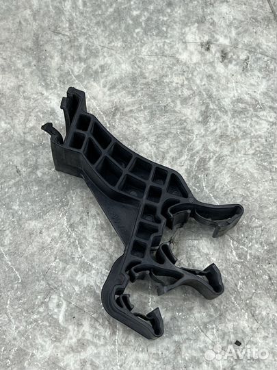 Кронштейн кожуха BMW E70 E71 F15 F16
