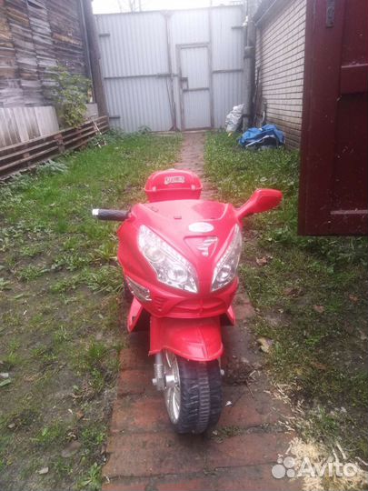 Детский электромобиль