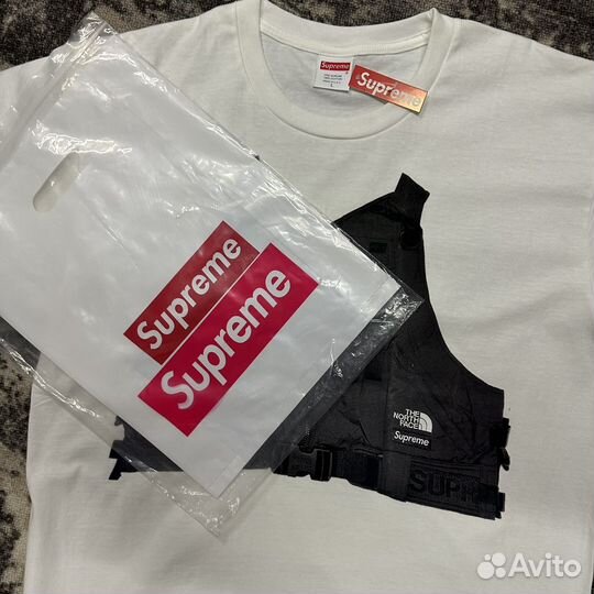 Футболка Supreme x TNF Tee