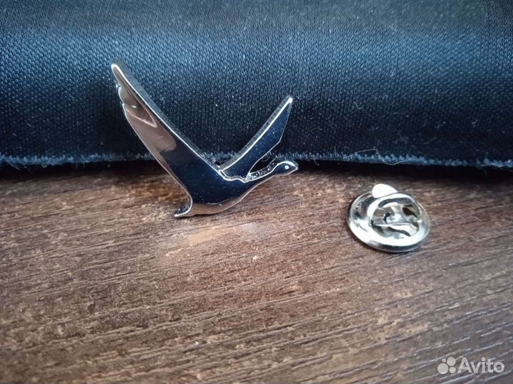 Фирменный значок бренда grey goose